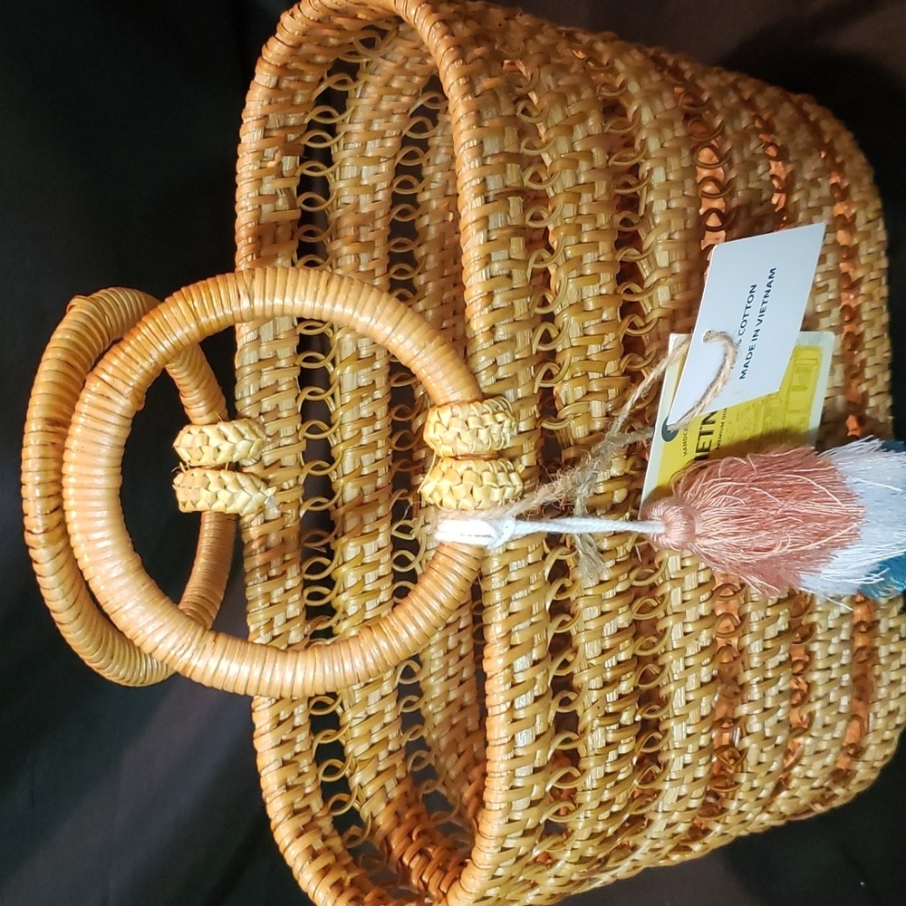Made in Vietnam woven rattan handbag/tote - Picture 4 of 6